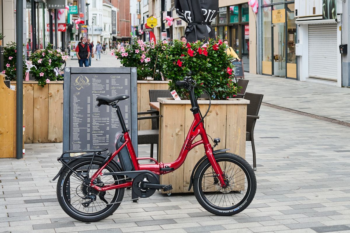 Elektrische plooifiets in de stad